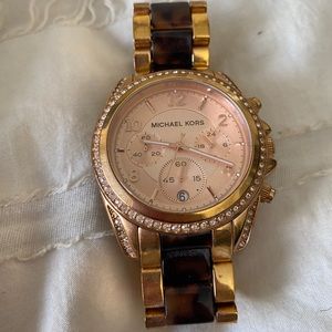 Michael Kors tortoise detail watch